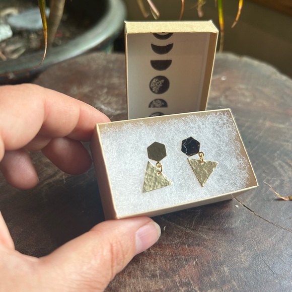 ✨NWT✨Hand Hammered Hexagon and Triangle Gold Earrings✨handmade - Picture 6 of 6